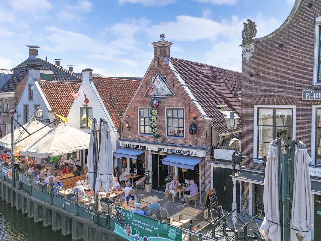 Grachtenpand te koop in Lemmer, West