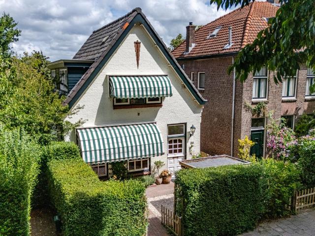 Chalet te koop in Voorschoten, Bloemenwijk