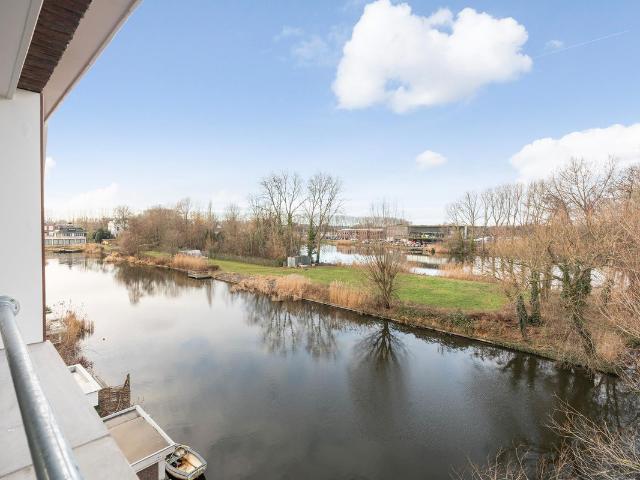 Bovenwoning te koop in Overschie, Rotterdam