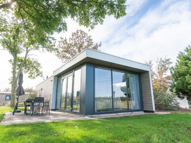 Bungalow te koop in Hellevoetsluis, Zuid Holland