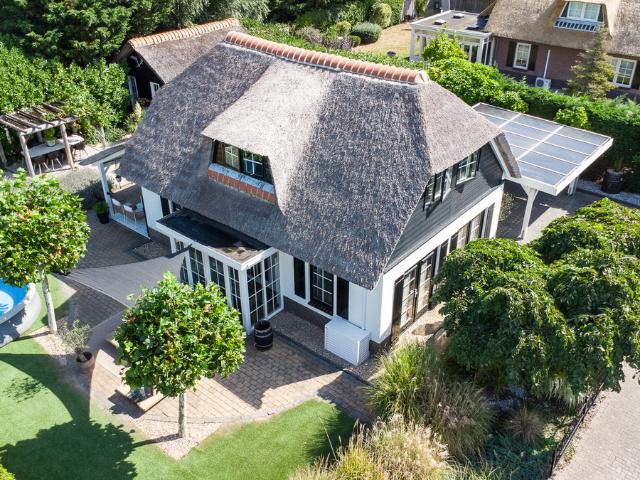 Villa te koop in Hellevoetsluis, Zuid Holland