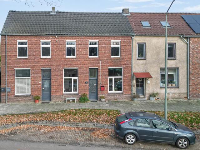 Tussenwoning te koop in Heerlerheide, Heerlen