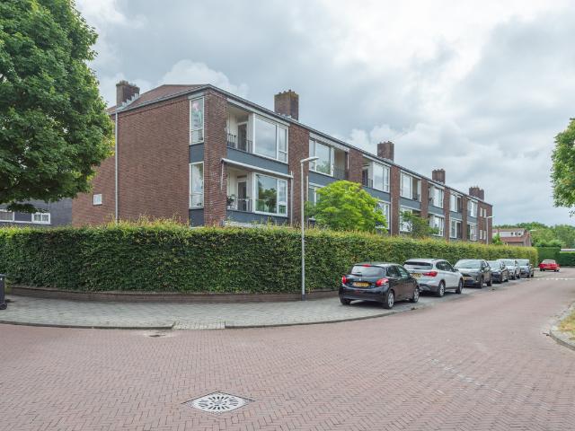 Benedenwoning te koop in Bussum