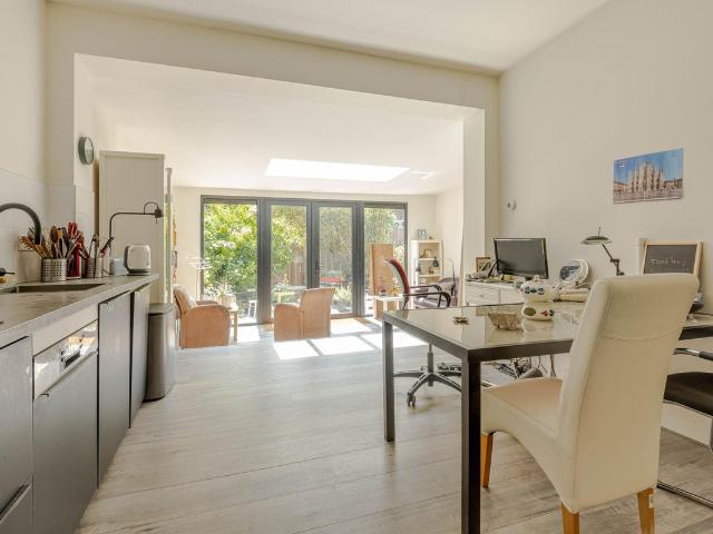 Benedenwoning te koop in Charlois, Rotterdam