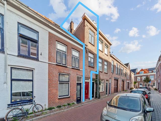 Bovenwoning te koop in Westerkwartier, Delft