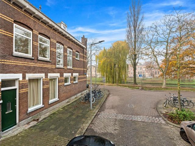 Bovenwoning te koop in Charlois, Rotterdam