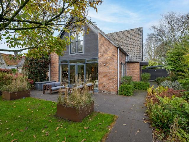 Woonboerderij te koop in Nassauwijk, Voorschoten