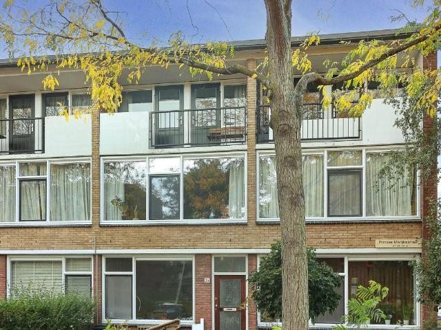 Dubbele Bovenwoning te koop in Diemen-Centrum, Diemen