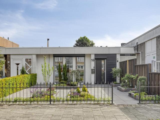 Bungalow te koop in Enschede
