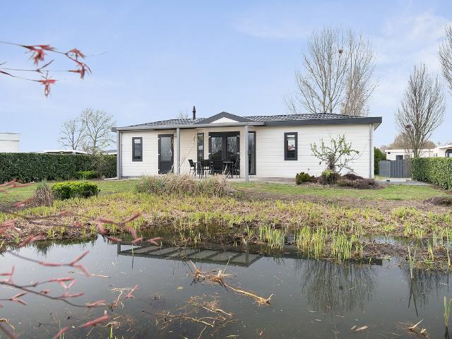 Bungalow te koop in Willemsdorp, Dordrecht