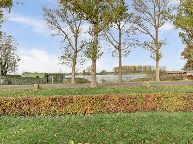 Bungalow te koop in Willemsdorp, Dordrecht