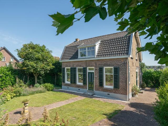 Woonboerderij te koop in Ridderkerk