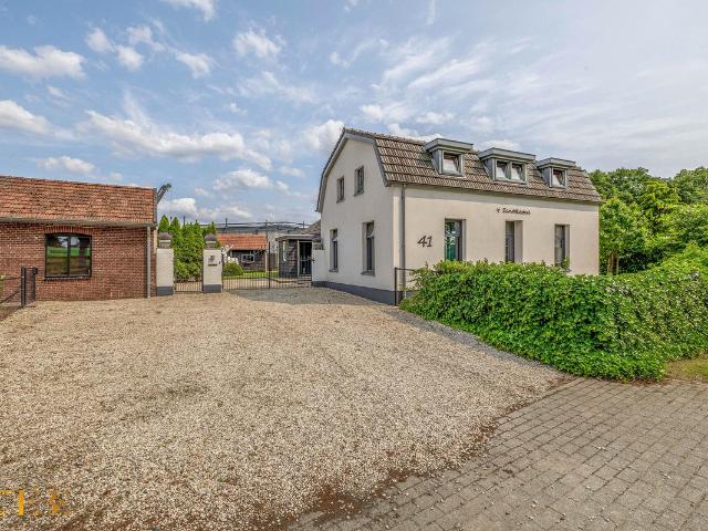 Woonboerderij te koop in Lomm, Limburg