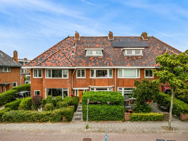 Tussenwoning te koop in Oegstgeest, Zuid Holland
