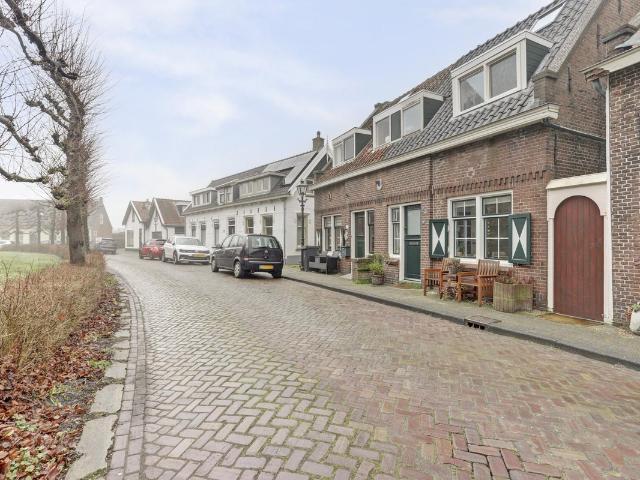 Woning te koop in Hellevoetsluis, Zuid Holland