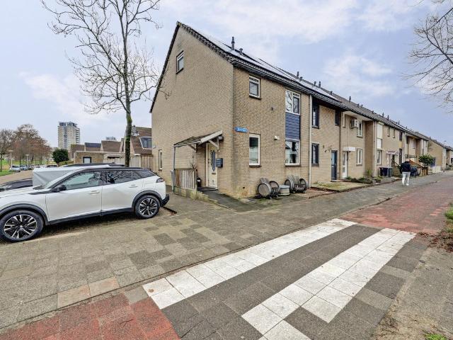 Woning te koop in De Schenkel, Spijkenisse
