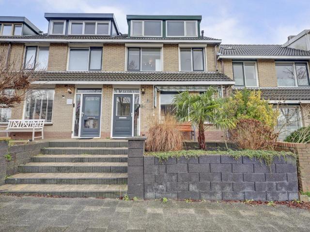 Woning te koop in De Schenkel, Spijkenisse