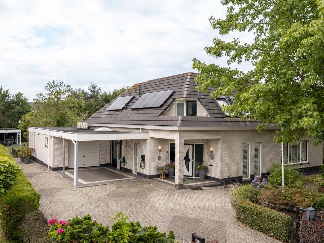 Villa te koop in Schelluinen