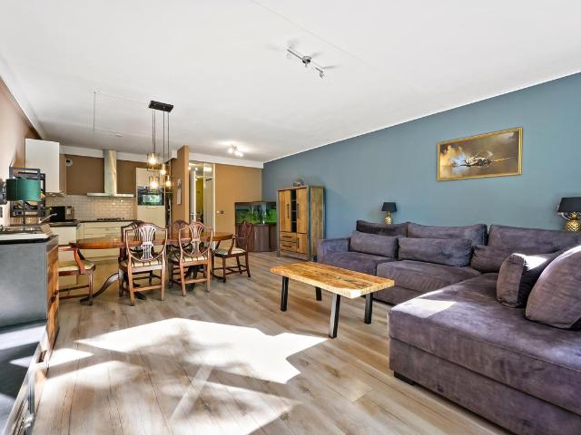 Bovenwoning te koop in Loosduinen, Den Haag