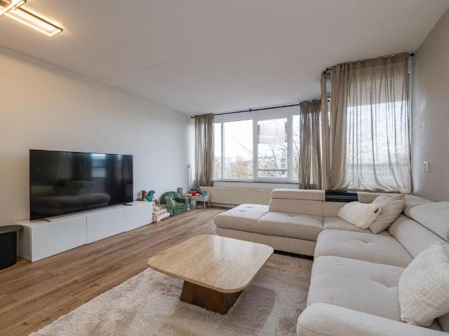 Bovenwoning te koop in Rokkeveen, Zoetermeer