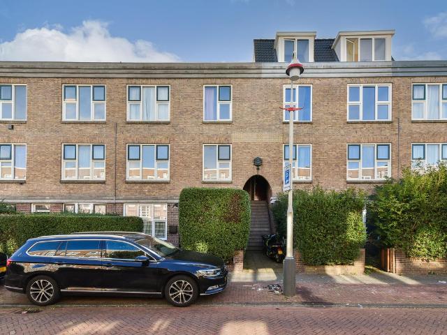 Bovenwoning te koop in Laak, Zuid Holland