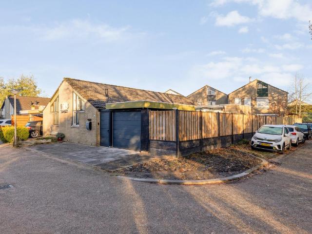 Bungalow te koop in Stedenwijk, Almere-haven