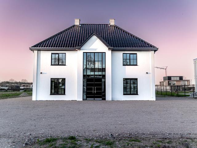Villa te koop in Overgooi, Almere-haven