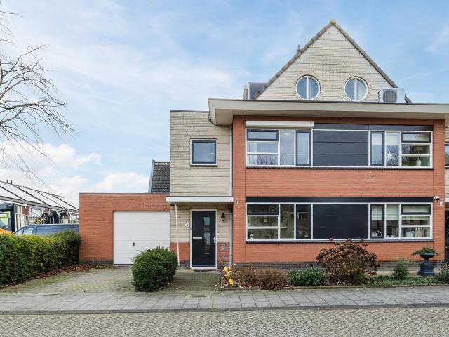 Woning te koop in Poortwijk, Oud-beijerland