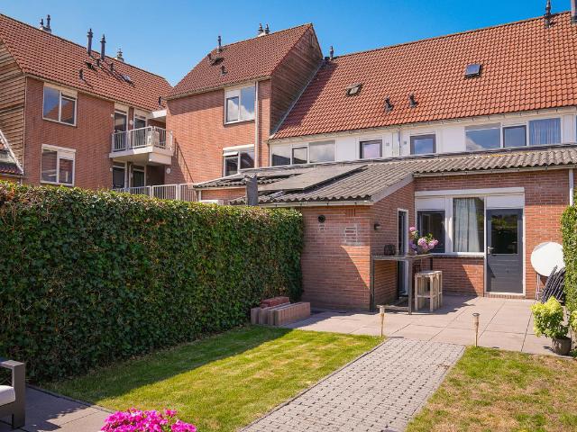 Benedenwoning te koop in Huizen