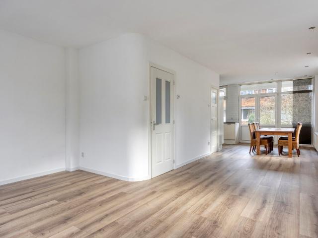 Bovenwoning te koop in Charlois, Rotterdam