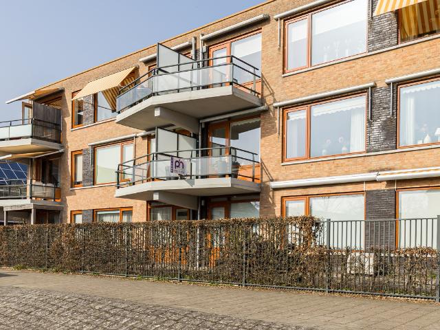 Appartement te koop in 's-gravendeel, Zuid Holland