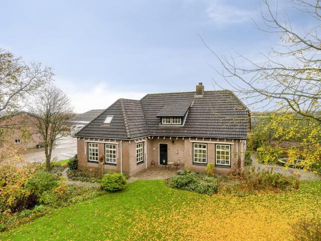 Woonboerderij te koop in Oss, Noord Brabant