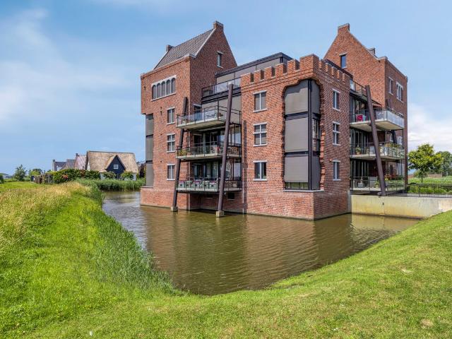 Bovenwoning te koop in Almkerk