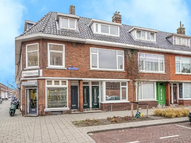 Bovenwoning te koop in Charlois, Rotterdam
