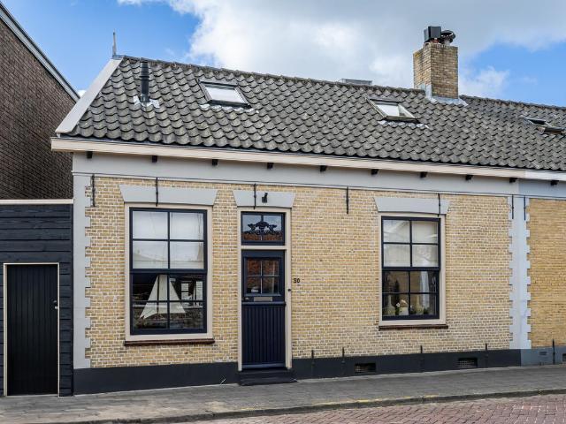 Eengezinswoning te koop in Middelharnis, Middelharnis-Centrum