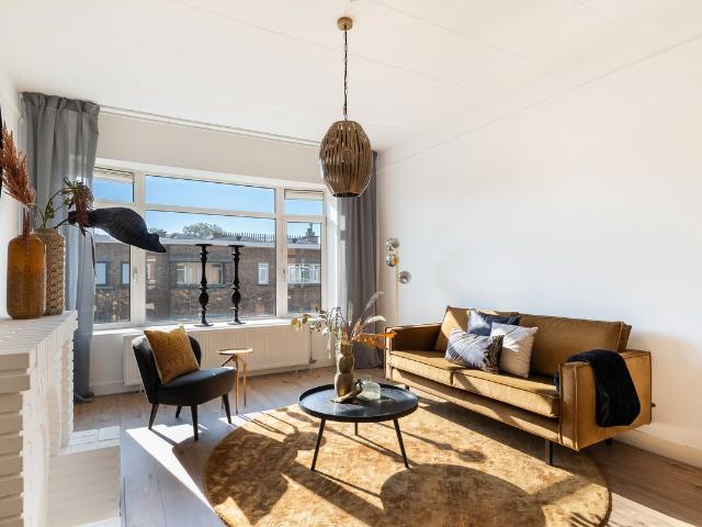 Bovenwoning te koop in Waalsdorp, Den Haag