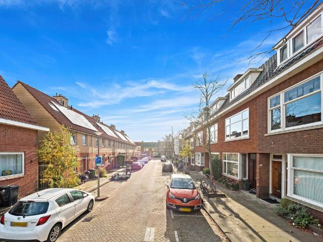 Bovenwoning te koop in Charlois, Rotterdam