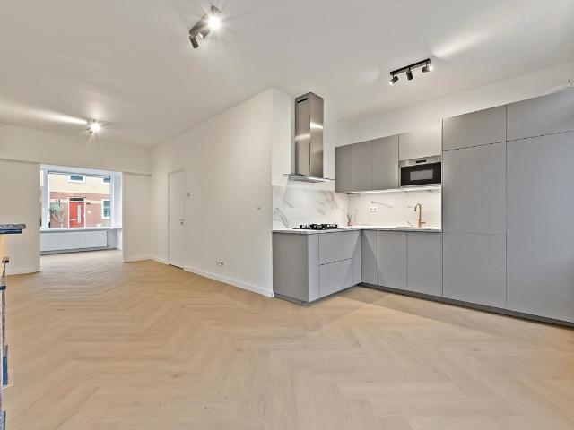 Benedenwoning te koop in Charlois, Rotterdam