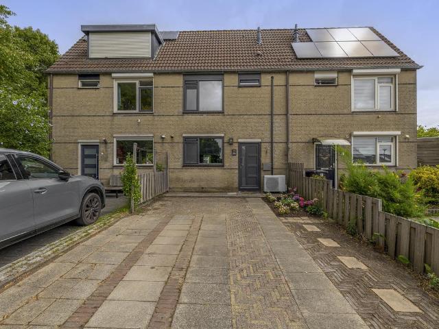 Eengezinswoning te koop in Rozenburg