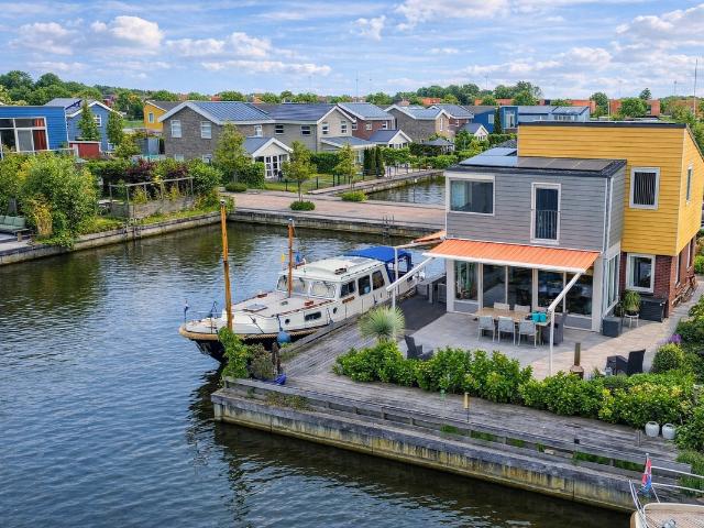 Woning te koop in Oude-tonge, Zuid Holland