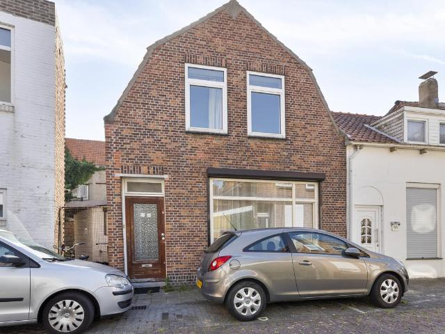 Eengezinswoning te koop in Terneuzen, Binnenstad