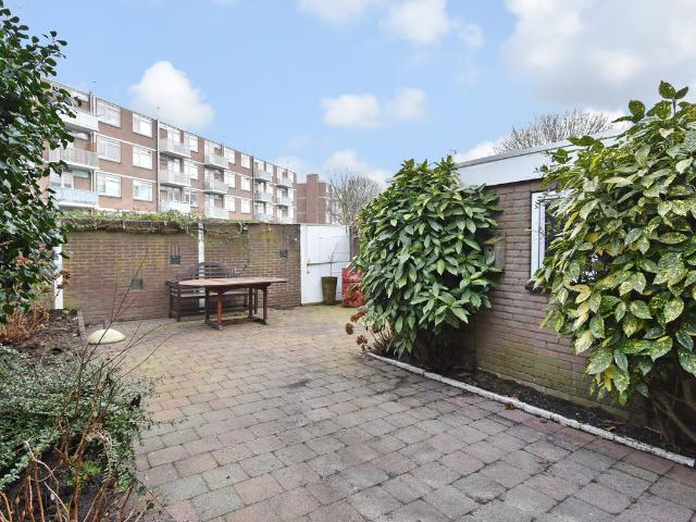 Benedenwoning te koop in Loosduinen, Zuid Holland