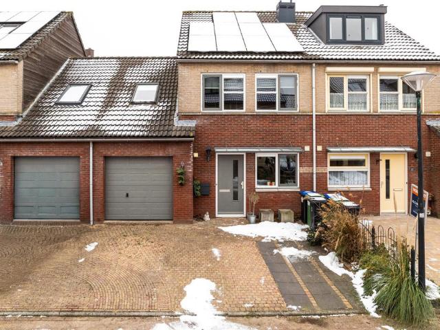 Tussenwoning te koop in Amstelhoek, Utrecht