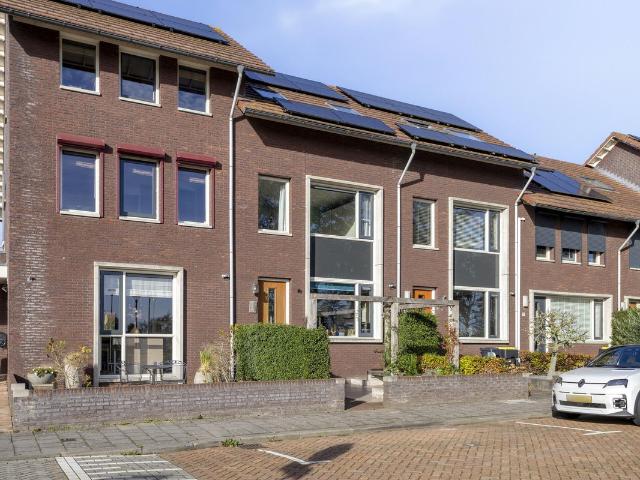 Woonboerderij te koop in De Grienden, Puttershoek