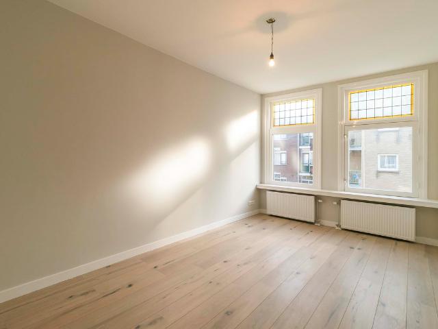Bovenwoning te koop in 's-gravenhage, Stationsbuurt