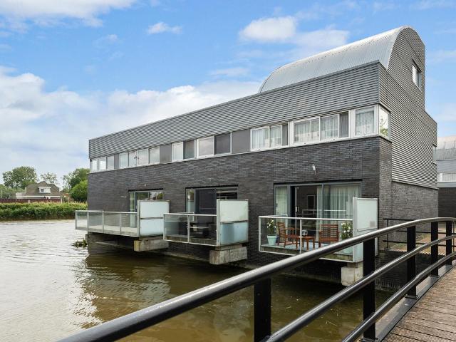 Eengezinswoning te koop in 's-gravenhage, Waterwijk