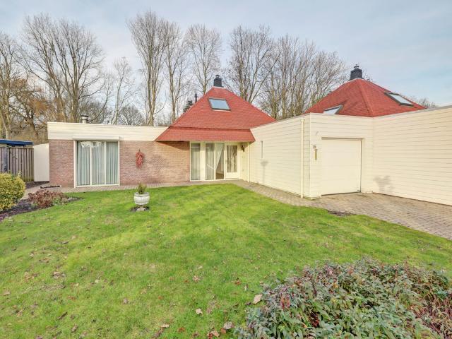 Bungalow te koop in Waspik, Noord Brabant
