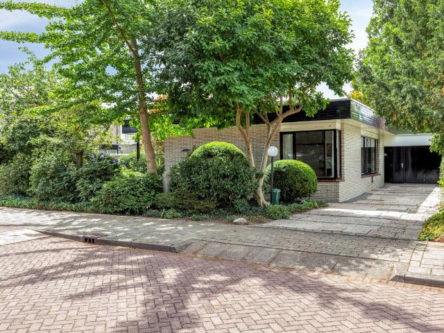 Bungalow te koop in Capelle, Middelwatering
