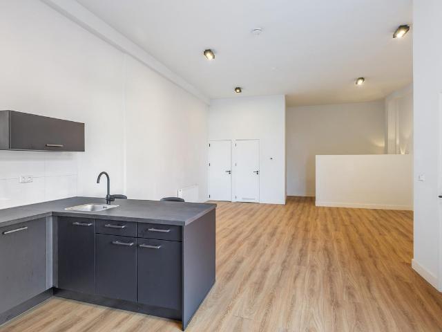 Benedenwoning te koop in Rotterdam, Oud-Crooswijk