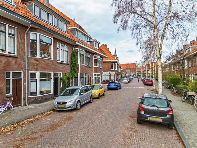 Benedenwoning te koop in Professorenwijk, Leiden